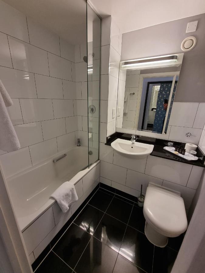 Number Four At Stow Hotel Buitenkant foto